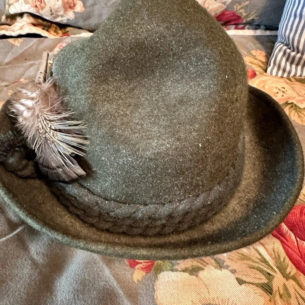Genuine Vintage Tyrolean hat purchased in Austria - Picture 4 of 7